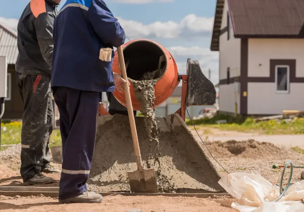 Ile cementu na tonę piasku? Kluczowe proporcje dla wytrzymałości