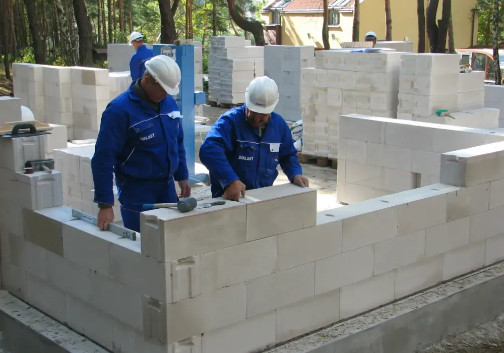 Jaki cement do murowania bloczków betonowych, aby uniknąć problemów?