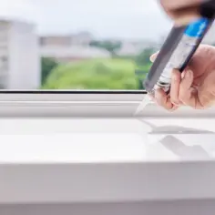 Parapety przed czy po tynkach? Kluczowe wskazówki dla każdego materiału