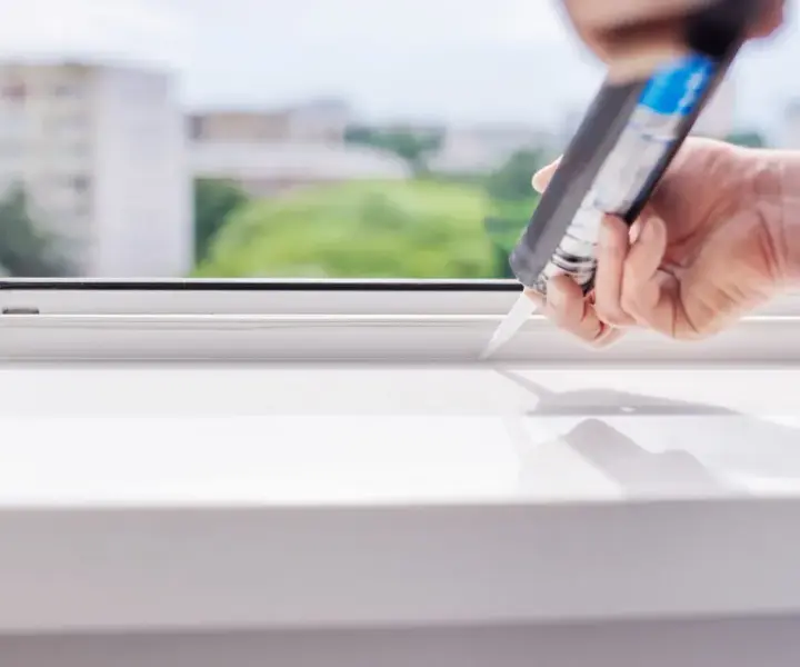Parapety przed czy po tynkach? Kluczowe wskazówki dla każdego materiału